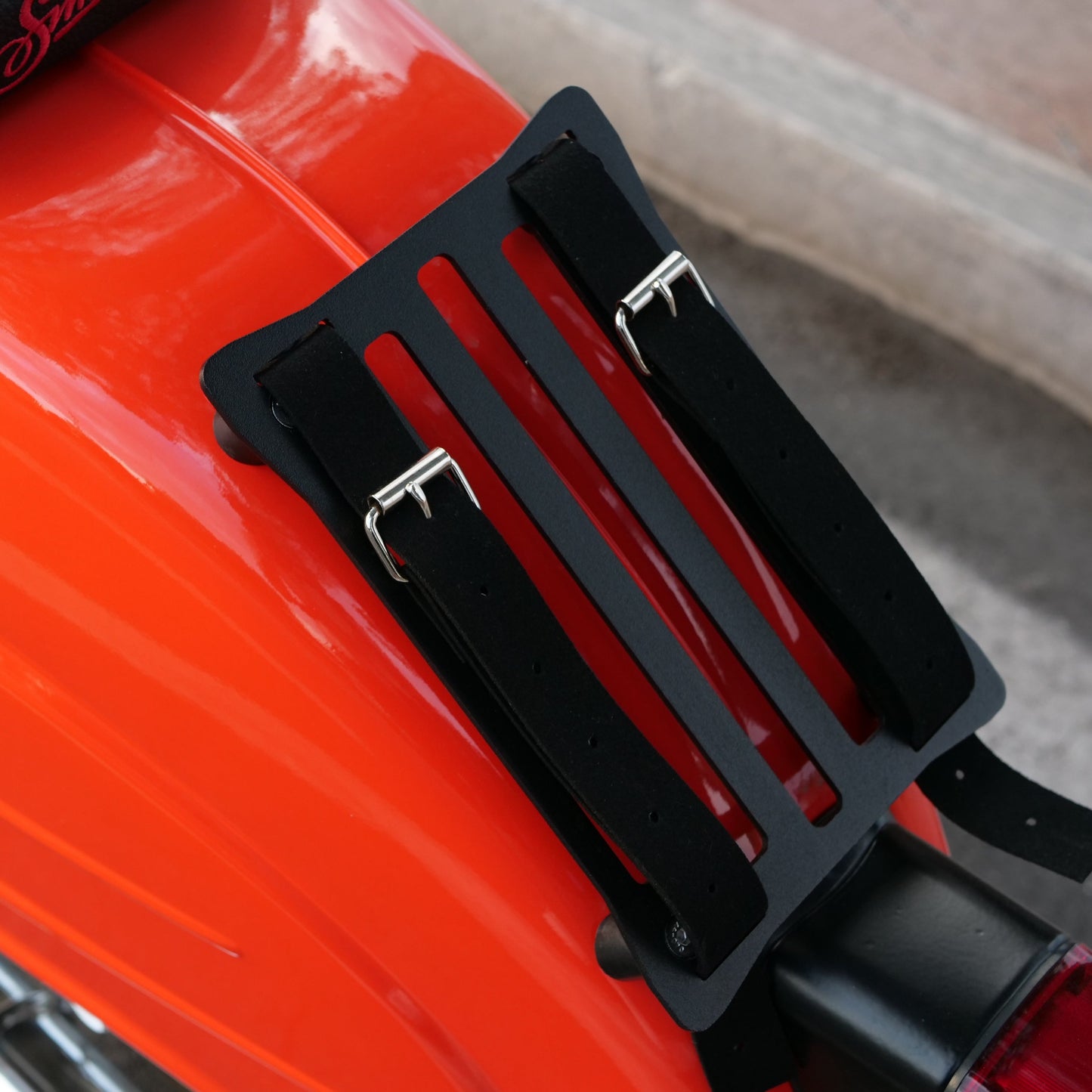 Simson Schwalbe Gepäckträger Leder v1 schwarz